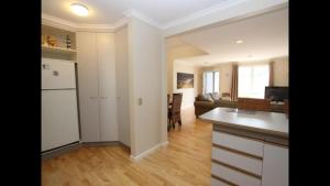 Cucina o angolo cottura di Self Contained Unit Close to the Beach