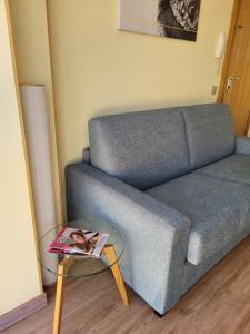 a living room with a couch and a table at La Morada del Arcipreste in Guadalajara