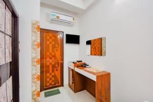 a room with a desk and a television in it at Hotel O Royal Palace in Kolkata