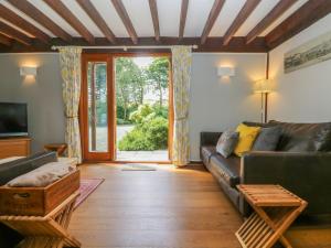 TV a/nebo společenská místnost v ubytování Oaklands