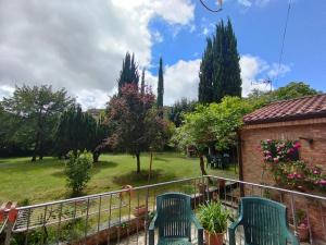 Zahrada ubytování MARIA HOLIDAY HOMES La Pineta di Sinalunga