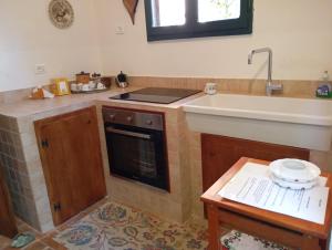 Kuchyň nebo kuchyňský kout v ubytování MARIA HOLIDAY HOMES La Pineta di Sinalunga