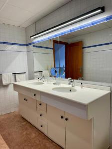 a bathroom with two sinks and a large mirror at N28 in Xàtiva +14 photos