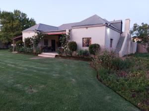 a house with a lawn in front of it at Ouma Bettie Guesthouse in Piketberg