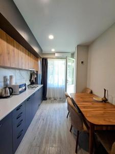 Kuchyň nebo kuchyňský kout v ubytování Two bedrooms apartment "Kitesa"