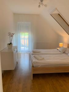 Fehér Orchidea Apartman 3394 Egerszalók, Fenyves utca 16 kép - 2