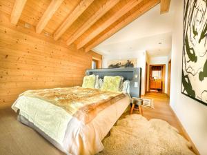 Postelja oz. postelje v sobi nastanitve Sumptuous Chalet with Breathtaking views by GuestLee