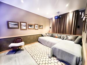 Postelja oz. postelje v sobi nastanitve Sumptuous Chalet with Breathtaking views by GuestLee