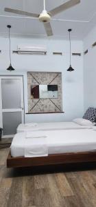 Postel nebo postele na pokoji v ubytování CHARAKAMA Guest Bungalow - GAMPAHA