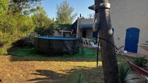 Swimmingpoolen hos eller tæt på Villa Familidy