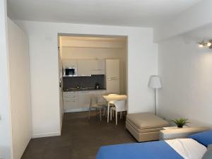 a room with a kitchen and a living room at Luxury central apartments in Pisa