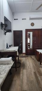 TV a/nebo společenská místnost v ubytování CHARAKAMA Guest Bungalow - GAMPAHA