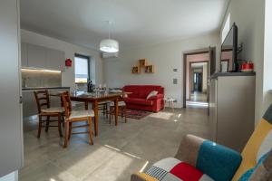 a kitchen and living room with a table and chairs at Casa Pajè in Barbaresco