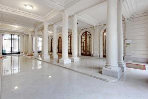 a large white building with columns and windows at Charming apartment - 1BR-3P -Trocadero in Paris