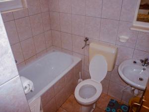 Koupelna v ubytování Apartmani Babaja