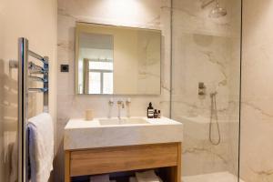 حمام في Appartement Luxueux - 2BR 6P -Vue Tour Eiffel