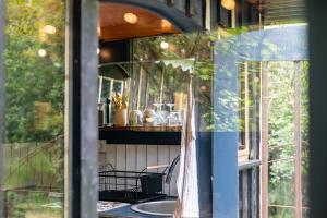 Gallery image of Les Cabanes Des Marais in La Madelaine-sous-Montreuil