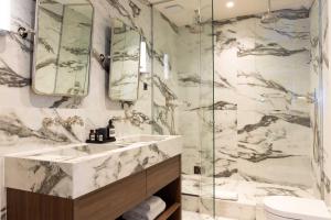 Un baño de Spacious apartment - 3BR-8P - Eiffel Tower