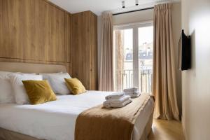 Una cama o camas en una habitación de Spacious apartment - 3BR-8P - Eiffel Tower