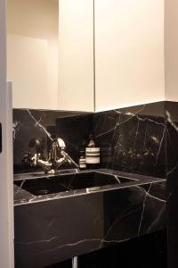 Снимка в галерията на Spacious apartment - 3BR-8P - Eiffel Tower в Париж