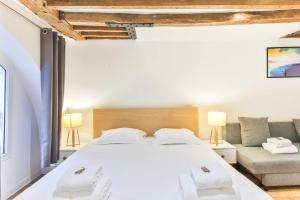 Dazzling studio Caire
