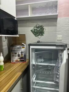 Dapur atau dapur kecil di COZY and EXOTIC 3 BED 2 BATH WITH 24HRS LIGHT AND 20 MINS TO AIRPORT