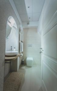 a bathroom with a sink and a toilet and a mirror at B&B Portanuova in Vasto