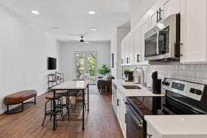 Køkken eller tekøkken på The Corbin 1301 - The Cornell