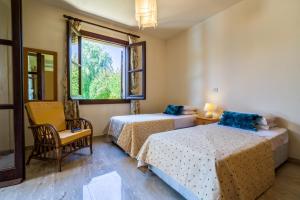 Giường trong phòng chung tại 3 bedroom Villa Anarita with private pool, Aphrodite Hills Resort +36 ảnh