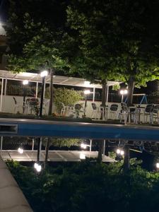 Bazén v ubytování Relax Apartment & Hotel nebo v jeho okolí