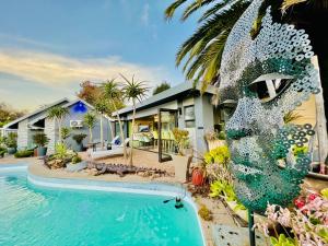Piscina di 24 On Basil Boutique Luxury Hotel o nelle vicinanze