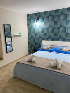 a bedroom with a bed with two towels on it at La Petite Maison in Naples