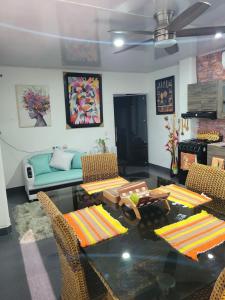 a living room with a table and chairs and a couch at Mi Casa Es Su Casa! El Eden, La Tebaida, Colombia in La Tebaida