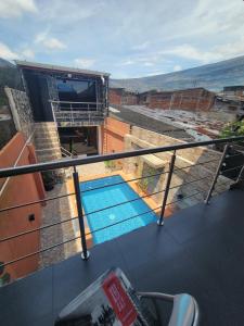 a view of a swimming pool on top of a building at Mi Casa Es Su Casa! El Eden, La Tebaida, Colombia in La Tebaida