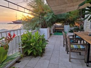 Balkón nebo terasa v ubytování Apartments Šimun