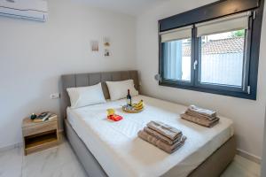 Ένα ή περισσότερα κρεβάτια σε δωμάτιο στο Maria's Deluxe Apartments