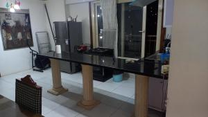A kitchen or kitchenette at Nile House