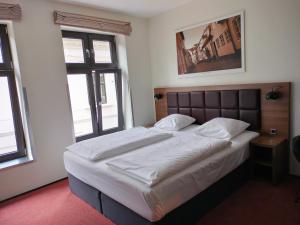 Giường trong phòng chung tại Hotel Jomfru Ane