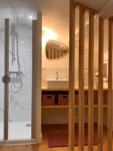 a bathroom with a shower and a sink at Appartement vue Loire - Chez Lulu la Nantaise in Rezé