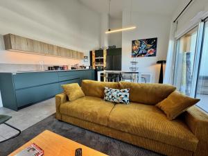 Dapur atau dapur kecil di T3 Neuf 68m2 & Terrasse 33m2 en dernier étage avec parking privatif couvert classé 4 étoiles