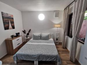 Postel nebo postele na pokoji v ubytování Monte Sonia Apartments