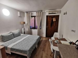 Postel nebo postele na pokoji v ubytování Monte Sonia Apartments