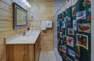 Koupelna v ubytování Rippling Waters #278 + 41 fotografií