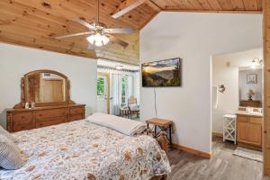 En eller flere senge i et værelse på Virgil's Retreat #263