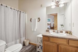 Et badeværelse på Virgil's Retreat #263 + 20 billeder