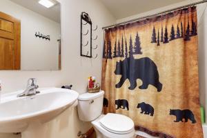 Bilik mandi di Three Bears Overlook +42 gambar