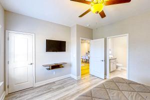 a room with a bed and a ceiling fan at Old Bryan Salento - A in Myrtle Beach