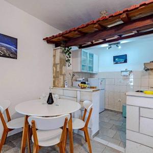 Kuchyň nebo kuchyňský kout v ubytování Apartments MILA + 25 fotografií