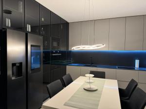 a dining room with a table and chairs at Ferienwohnung in Soltau in Soltau