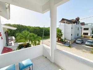 a balcony with a view of a street at Casa Quintal - Cerca del mar in Cancún